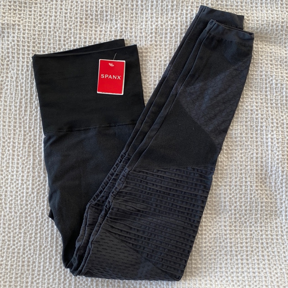 BRAND NEW spanx leggings! The cutest design print, 25’ inseam, perfect for fall!